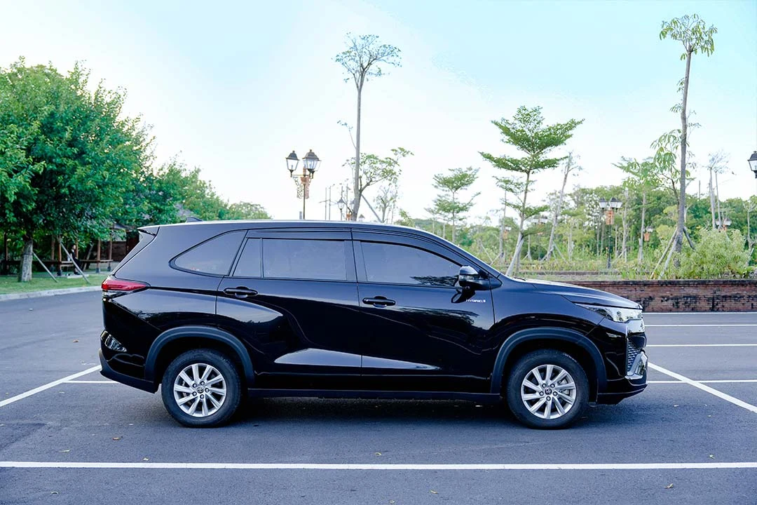 Toyota Innova Zenix model reference; current rental-unit photographs available on request